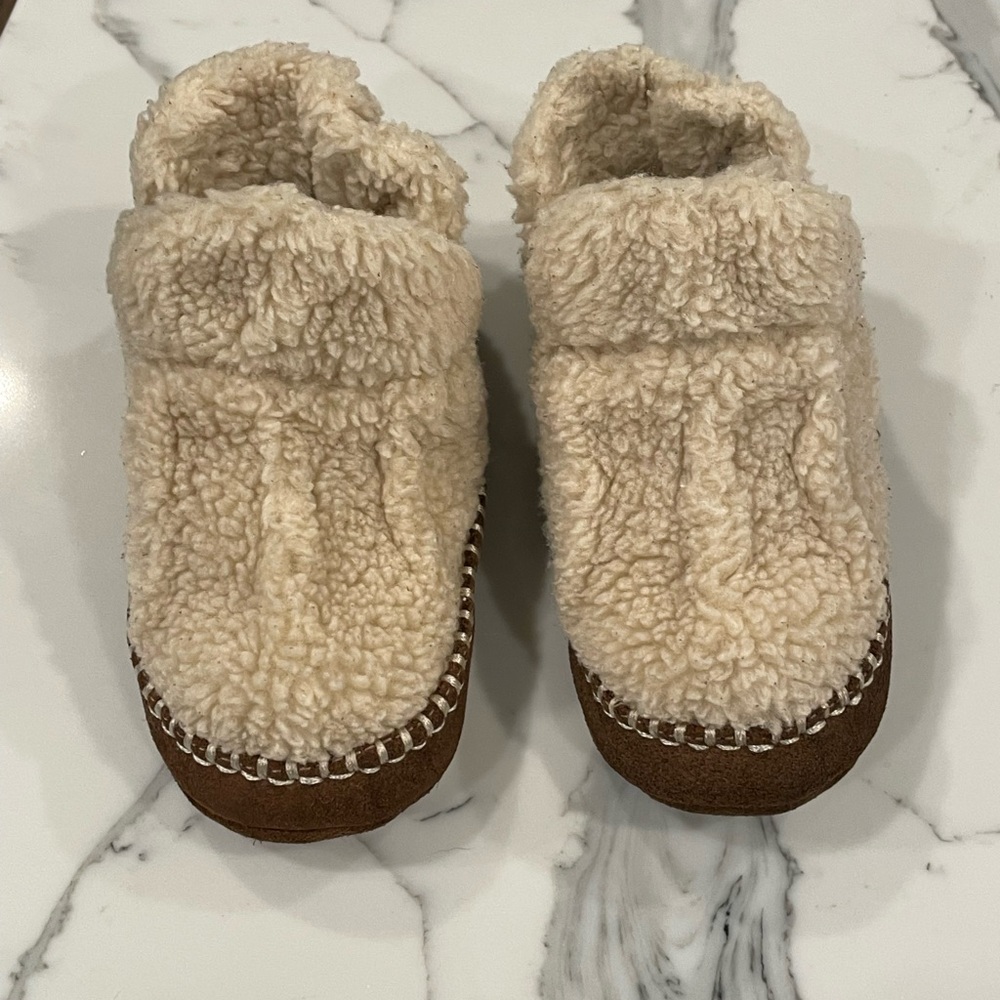 COPY - COPY - Lands End toddler slippers size 7-8